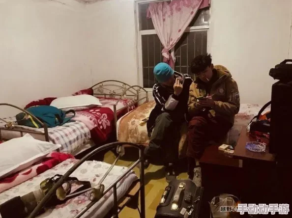 香艳职场客服跳蛋：一场办公室激情与禁忌的交织，挑战道德底线引发热议！