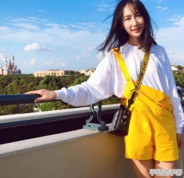 老太太BBwBBwBB高潮：近日，网络上流传一段老太太的搞笑视频，引发网友热议与欢笑