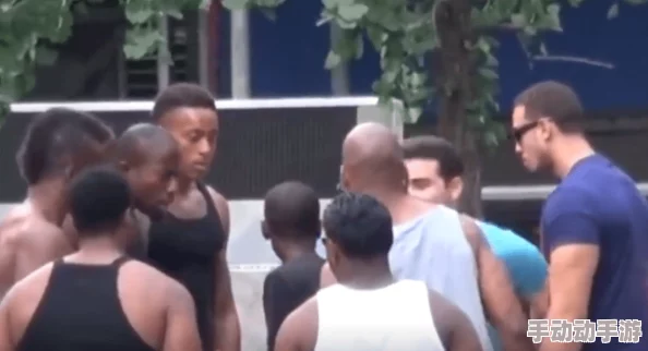 黑人后入式：震撼全网的热潮，挑战传统观念，引发广泛讨论与关注！