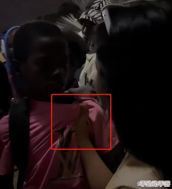 黑人后入式：震撼全网的热潮，挑战传统观念，引发广泛讨论与关注！