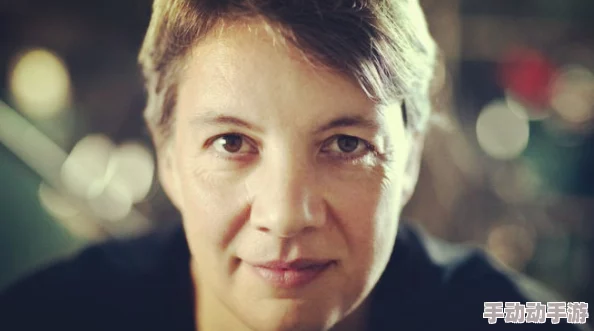 国产操女人：新动态揭示了这一现象背后的社会文化影响与女性自我认同的复杂性分析