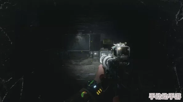 地铁逃生游戏中哪款夜视仪提供更好的夜间视野体验