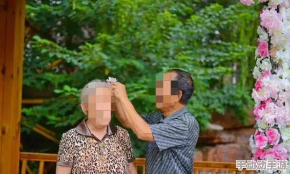 扒开老女人毛荫荫：最新动态引发热议，网友纷纷讨论其背后的社会现象与文化意义