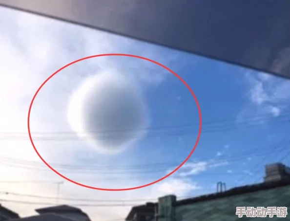 日本在线：东京街头惊现神秘光球，目击者称其似外星飞船引发热议！