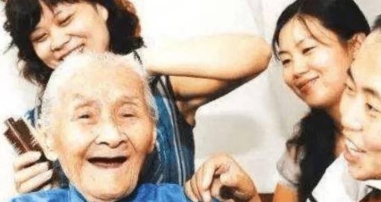 凹凸久久99精品久久久久久琪琪：全新动态发布，带你领略不一样的精彩体验与无限可能！