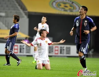 国足三连败1-3遭澳大利亚逆转引热议，教练警示印尼亦强队，目标小组前四