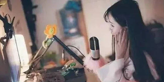 网红主播大尺度精品福利视频引发热议，平台加强监管措施以维护网络环境和用户安全