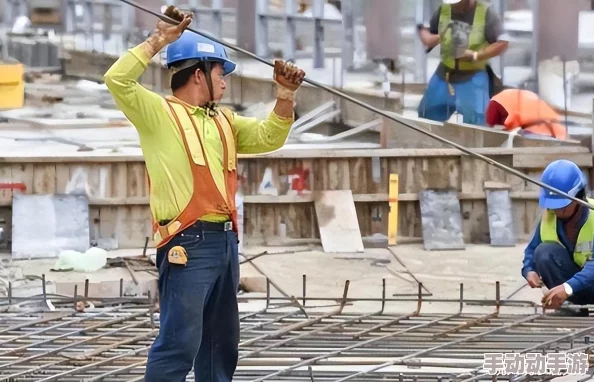 工地上乱j伦小说：最新进展揭示了施工现场的复杂人际关系与情感纠葛，引发广泛关注与讨论