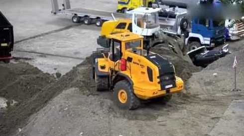 工地上乱j伦小说：最新进展揭示了施工现场的复杂人际关系与情感纠葛，引发广泛关注与讨论