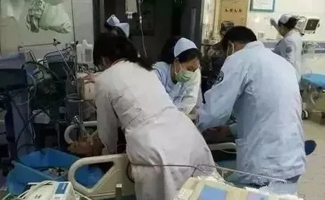 男人把女人桶爽40分钟,最新动态:两人享受亲密时光,感情升温,网友热议其甜蜜互动与幸福瞬间 男人把女人桶爽40分钟,最新动态:两人享受亲密时光,感情升温,网友热议其甜蜜互动与幸福瞬间