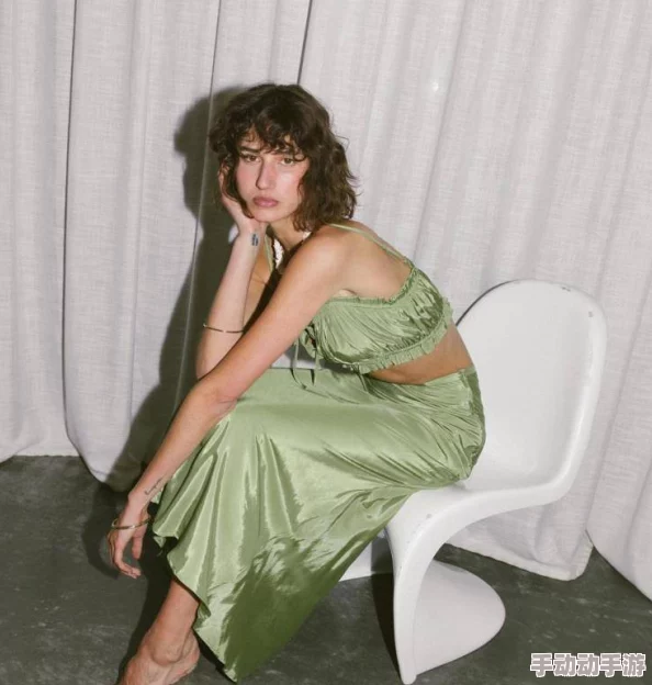 艳妇肥臀疯狂耸动大叫使劲顶，近日在社交媒体上引发热议，网友们纷纷分享相关视频和评论，讨论其背后的文化现象