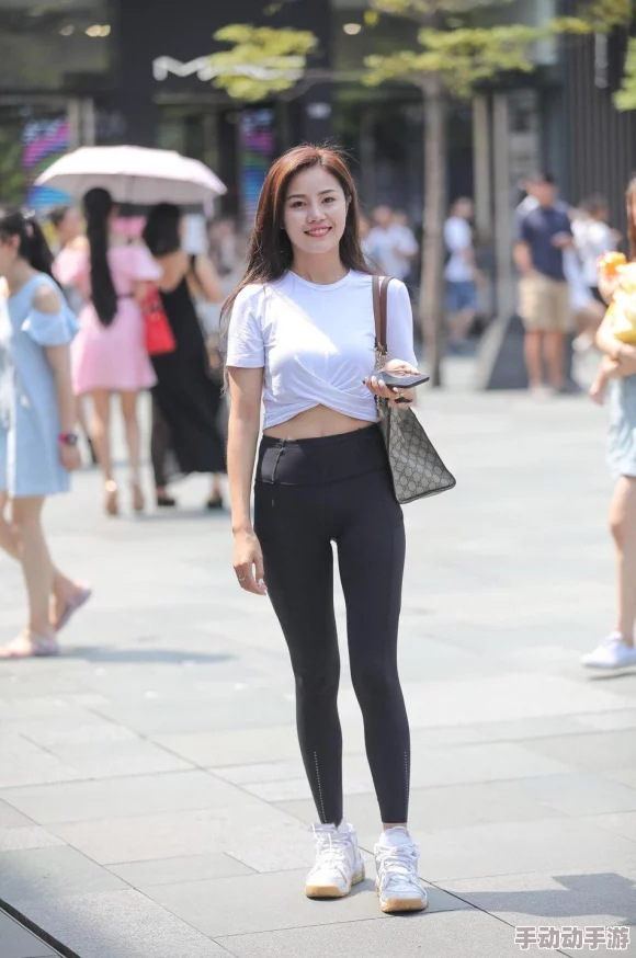 欧美骆驼趾现象引发热议，社交媒体上相关讨论持续升温，专家分析其文化影响与社会接受度变化