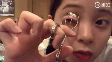 小扫货怎么能夹视频？惊现神秘技巧，教你轻松获取超火短视频！