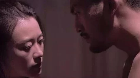 欧美大尺度未删减床戏引发热议，观众对影视作品真实性与艺术表现的讨论持续升温，行业标准面临挑战