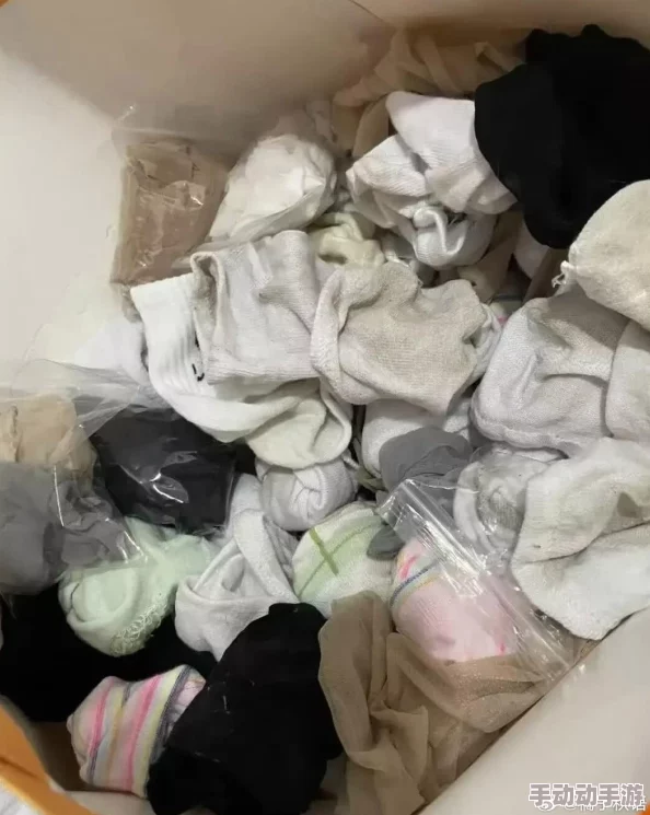 被宿舍的六个丝袜脚榨干,网友们纷纷表示这种情节太夸张,现实中不可能发生,希望能看到更真实的故事 被宿舍的六个丝袜脚榨干,网友们纷纷表示这种情节太夸张,现实中不可能发生,希望能看到更真实的故事