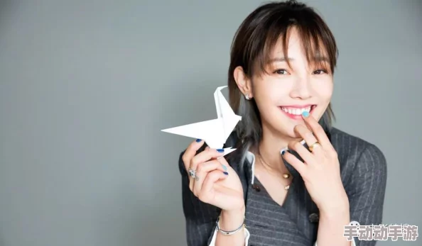 夫遗照前被侵波多野结衣,网友纷纷表示对事件感到震惊,并呼吁尊重逝者的隐私与家属的感受 夫遗照前被侵波多野结衣,网友纷纷表示对事件感到震惊,并呼吁尊重逝者的隐私与家属的感受