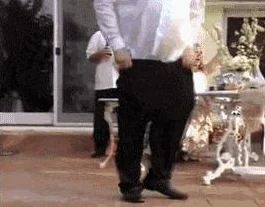 那手伸进老师湿润的内裤里，网友纷纷表示震惊与愤怒，认为这种行为严重侵犯了他人的隐私和尊严