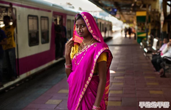 印度肥妇毛耸耸：惊现街头，网友热议其独特风格与自信态度，引发社会对美的多元讨论！