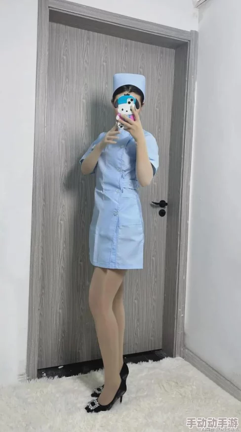 肉色呻吟胯下丝袜高跟视频，许多网友认为这种内容过于露骨，不适合在公共平台传播，影响社会风气