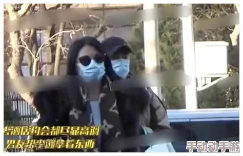 男男情侣互攻互受h啪，许多网友认为这种关系展现了平等与包容，打破了传统性别角色的束缚