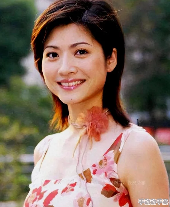 美女露出尿口无遮挡，网友纷纷表示这种行为不妥，认为应尊重个人隐私和公共道德