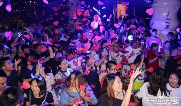 爱爱爱xxx：震撼全城的激情派对，参与者热情高涨，现场气氛火爆异常！