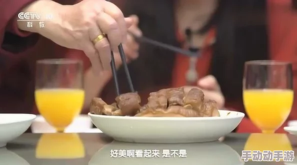 谢慧兰在厨房被徐志干，最新动态：两人合作烹饪新菜品，引发网友热议，纷纷点赞他们的默契与厨艺