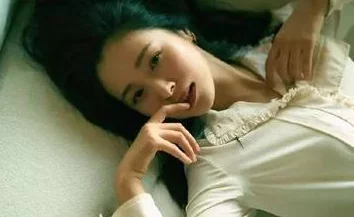 放荡勾人的绿茶女h：最新动态揭示了她在社交圈中的新发展，引发众多网友热议与讨论