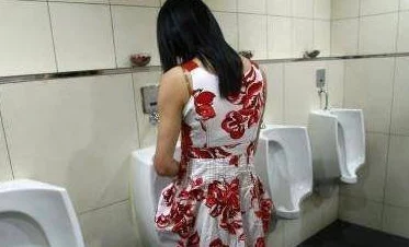 美女撒尿无遮挡免费中国：最新进展揭示了相关视频的传播情况及其对社会舆论的影响，引发广泛讨论与关注