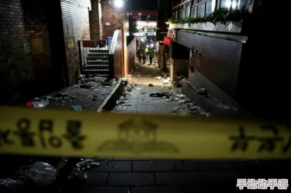 巷子里被后入＊l，惊现神秘人物引发热议，目击者称现场气氛异常紧张！