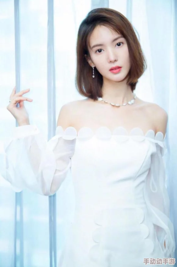 国产扒开美女双腿屁股流白浆，近日在社交媒体上引发热议，众多网友对此视频的真实性和内容展开激烈讨论