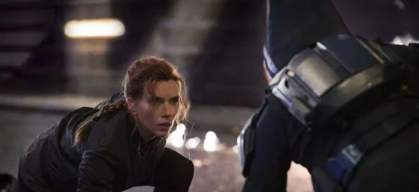 欧美a毛片黑寡妇：最新动态揭示其在影视行业的新角色与未来发展方向，引发观众热议与期待