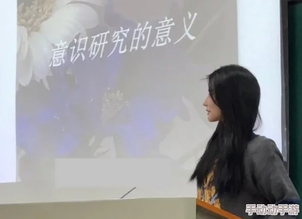 美女网站引发热议，网友纷纷讨论其背后的秘密与影响力，究竟隐藏了什么不为人知的故事？