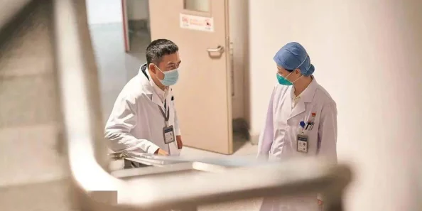 医生男男办公室play肉引发热议，网友纷纷表示对这种情节的看法不一，有人认为过于露骨，也有人觉得是艺术表现