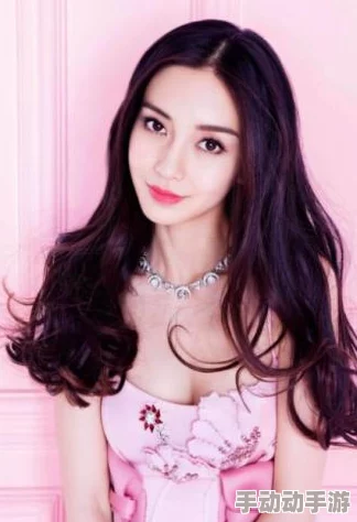 端木云大尺度人体2引发热议，网友纷纷表示作品大胆创新，但也有人认为过于露骨，缺乏艺术性