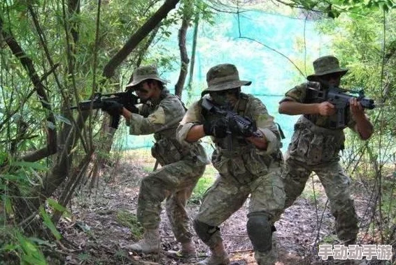 嗯 啊被抵在树干H野战，惊现神秘情侣现场，目击者称场面火爆令人震惊！