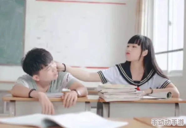 同桌捏我胸和下面我很爽，最近在校园里引发了不少讨论，大家对这种行为的看法各不相同