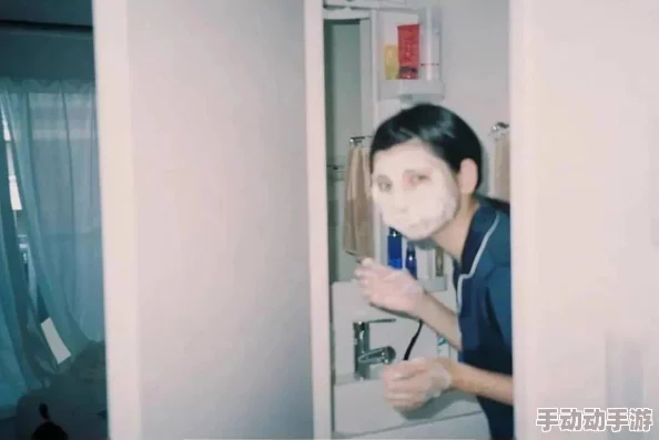 日本厕所偷拍视频引发社会关注，相关部门加强公共场所监控与隐私保护措施，呼吁公众提高警惕