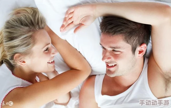 gogo人体双人男女做爰69，网友们对此话题的看法各异，有人认为这是艺术表现，也有人觉得过于露骨