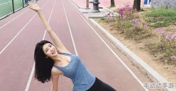 极品人体西西44f大尺度引发热议，网友纷纷表示对其艺术性和表现手法的不同看法，讨论颇为激烈