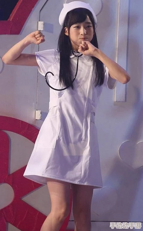 操日本护士：网友们对此事件的看法各异，有人表示愤怒，也有人认为这是对职业的不尊重，讨论热烈