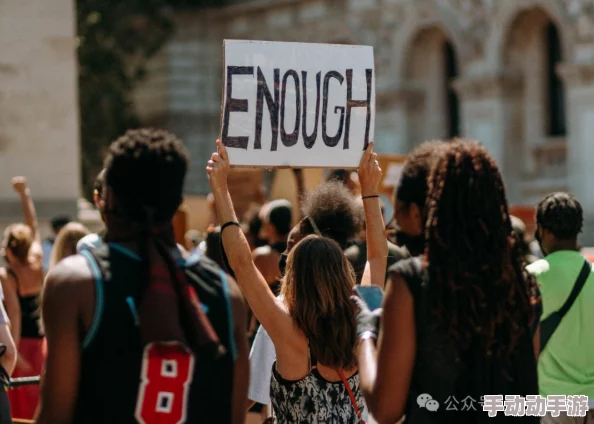 美国性暴力粗暴：许多网友认为社会应加强对性教育的重视，提升公众意识，以减少此类事件的发生