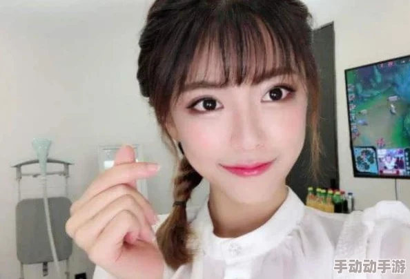 波多野结衣欲乱上班，许多网友对此表示惊讶，认为这可能是她对工作的热情，也有人担心其影响职业形象