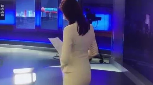 美女脱个精光露屁股的视频引发热议，网友们纷纷评论，讨论视频内容及其背后的社会现象