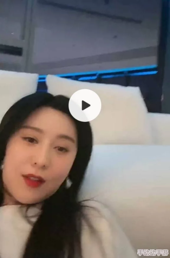 美女脱一光二净18以上视频引发网友热议，许多人对内容表示关注，同时也有不少人提出了对其合法性和道德性的质疑