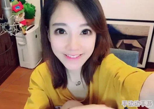 美女脱一光二净18以上视频引发网友热议，许多人对内容表示关注，同时也有不少人提出了对其合法性和道德性的质疑