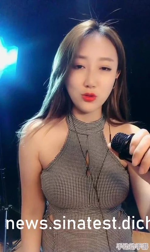 国产中文制服丝袜另类：新款式引领时尚潮流，受年轻消费者热捧，成为街头文化的新宠儿