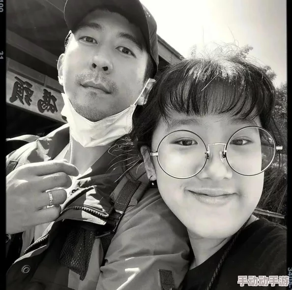 小娇妻高h各种play，网友们对此作品的评价褒贬不一，有人认为情节新颖刺激，也有人觉得内容过于露骨