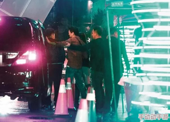 深夜释放自己好色先生：一场意外的狂欢派对引发热议，背后隐藏着怎样的秘密与冲突？