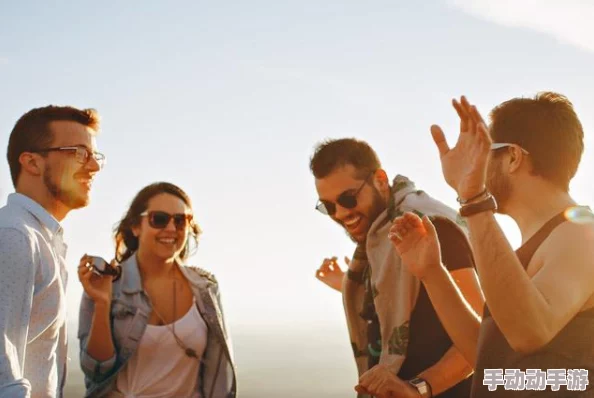 女人扒下裤让男人桶到爽，近日社交媒体上热议这一话题，引发众多网友讨论性别关系与情感表达的多样性